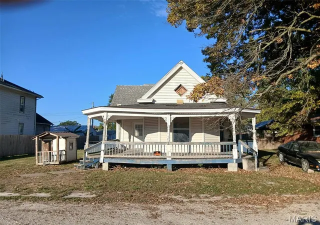 Photo 1 of Single family home for sale at 110 N Jefferson St, Medora, IL 62063 | MLS# MIS26065631 | Listing updated on 2026-10-13