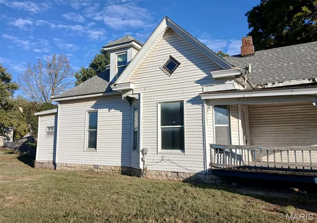 Photo 3 of Single family home for sale at 110 N Jefferson St, Medora, IL 62063 | MLS# MIS26065631 | Listing updated on 2026-10-13
