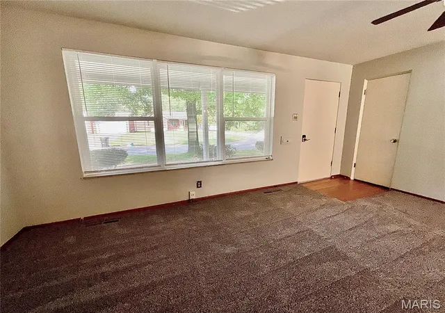 Photo 3 of Sale Pending at 700 St Mary Dr, Belleville, IL 62226 | MLS# MIS26065640 | Listing updated on 2026-10-17