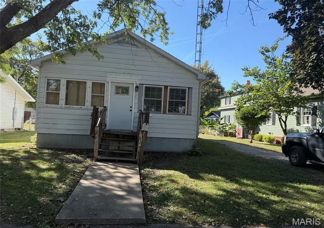 Photo 1 of Single family home for sale at 504 Sanford Ave, Nokomis, IL 62075 | MLS# MIS26065641 | Listing updated on 2026-10-20