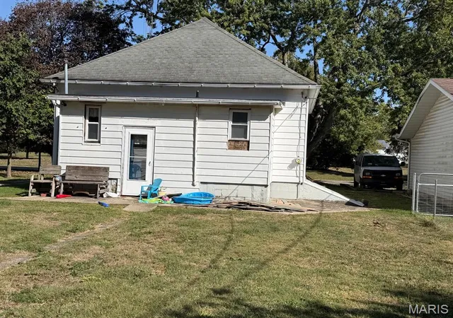 Photo 3 of Single family home for sale at 504 Sanford Ave, Nokomis, IL 62075 | MLS# MIS26065641 | Listing updated on 2026-10-20