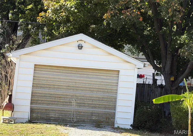 Photo 3 of Single family home for sale at 504 Sanford Ave, Nokomis, IL 62075 | MLS# MIS26065641 | Listing updated on 2026-10-20