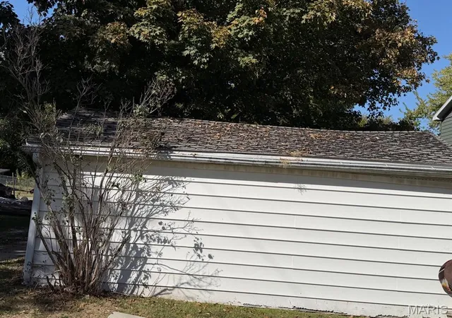Photo 4 of Single family home for sale at 504 Sanford Ave, Nokomis, IL 62075 | MLS# MIS26065641 | Listing updated on 2026-10-20
