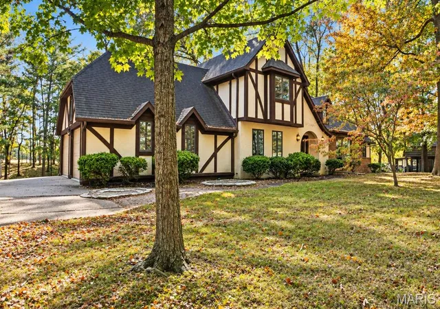 Single family home for sale at 158 Hackberry Ln, Highland, IL 62249 | MLS# MIS26065645