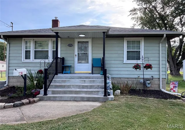 Photo 1 of Single family home for sale at 1512 Douglas Ave, Collinsville, IL 62234 | MLS# MIS26065649 | Listing updated on 2026-10-20