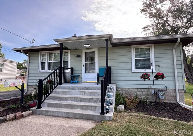 Photo 2 of Single family home for sale at 1512 Douglas Ave, Collinsville, IL 62234 | MLS# MIS26065649 | Listing updated on 2026-10-20