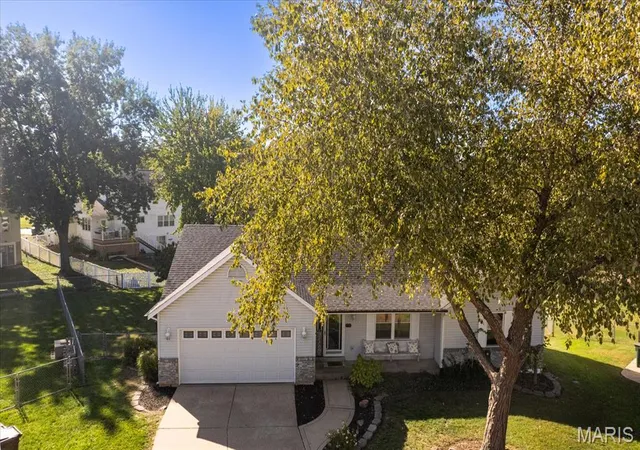 Photo 1 of Single family home for sale at 412 N Deer Tracks Trl, Saint Peters, MO 63376 | MLS# MIS26065654 | Listing updated on 2026-10-28