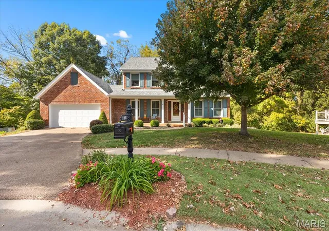 Photo 1 of Single family home for sale at 2 Hue Ct, Saint Charles, MO 63303 | MLS# MIS26065655 | Listing updated on 2026-10-23