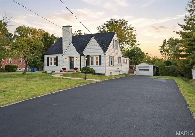 Photo 2 of Single family home for sale at 9924 Juengel Dr, Saint Louis, MO 63128 | MLS# MIS26065658 | Listing updated on 2026-10-20