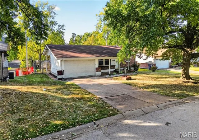 Photo 2 of Single family home for sale at 2522 Hackman Dr, Saint Louis, MO 63136 | MLS# MIS26065659 | Listing updated on 2026-10-14