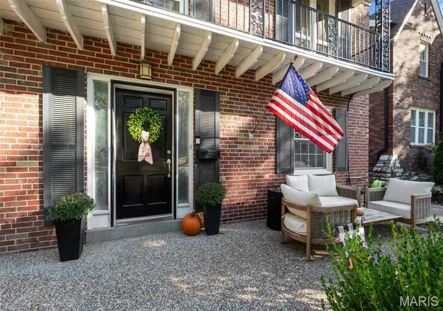 Photo 2 of Sale Pending at 7137 Cambridge Ave, Saint Louis, MO 63130 | MLS# MIS26065666 | Listing updated on 2026-10-17