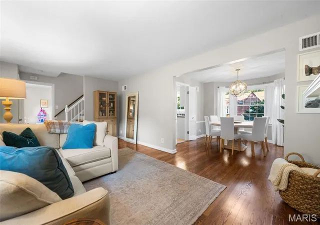 Photo 4 of Sale Pending at 7137 Cambridge Ave, Saint Louis, MO 63130 | MLS# MIS26065666 | Listing updated on 2026-10-17