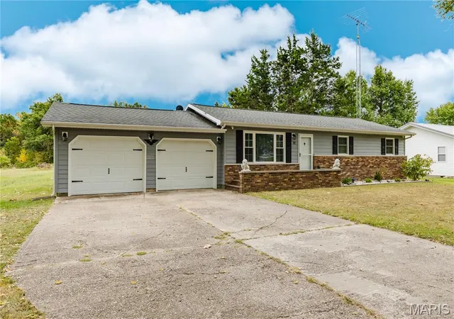 Photo 2 of Single family home for sale at 72 N Walnut St, Richview, IL 62877 | MLS# MIS26065667 | Listing updated on 2026-10-15