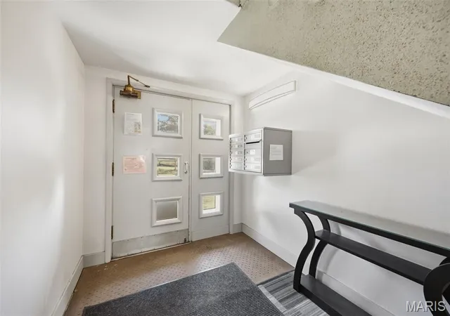 Photo 2 of Condo for sale at 1 Delcrest Ct #103, Saint Louis, MO 63124 | MLS# MIS26065672 | Listing updated on 2026-10-26