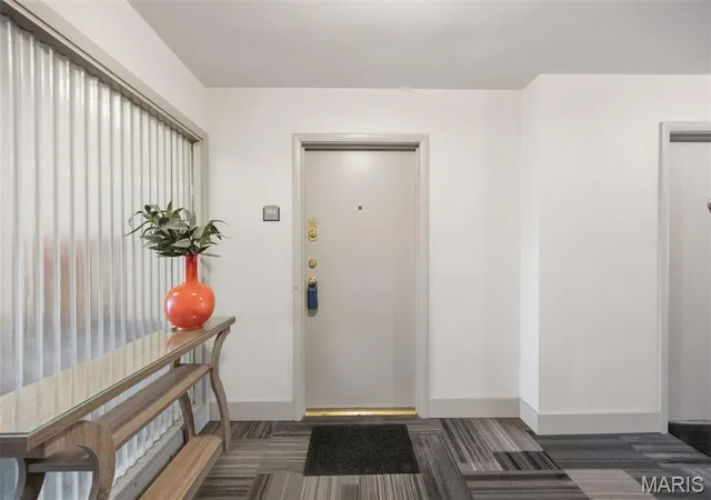 Photo 3 of Condo for sale at 1 Delcrest Ct #103, Saint Louis, MO 63124 | MLS# MIS26065672 | Listing updated on 2026-10-26