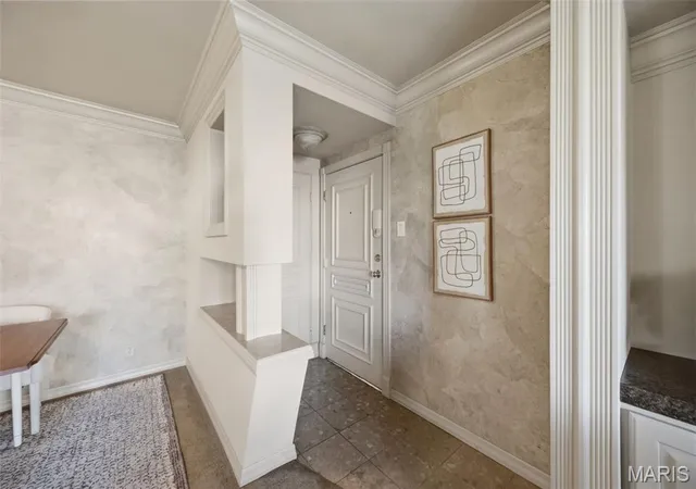 Photo 4 of Condo for sale at 1 Delcrest Ct #103, Saint Louis, MO 63124 | MLS# MIS26065672 | Listing updated on 2026-10-26