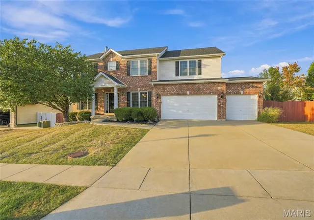 Photo 3 of Single family home for sale at 2503 Bear Crk Dr, Wentzville, MO 63385 | MLS# MIS26065675 | Listing updated on 2026-10-20