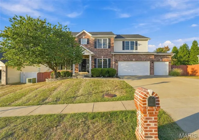 Photo 3 of Single family home for sale at 2503 Bear Crk Dr, Wentzville, MO 63385 | MLS# MIS26065675 | Listing updated on 2026-10-20