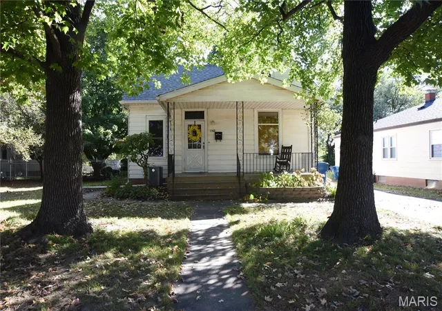 Photo 2 of Sale Pending at 142 Springer Ave, Edwardsville, IL 62025 | MLS# MIS26065678 | Listing updated on 2026-10-16