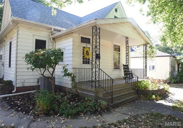 Photo 3 of Sale Pending at 142 Springer Ave, Edwardsville, IL 62025 | MLS# MIS26065678 | Listing updated on 2026-10-16