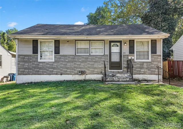 Photo 2 of Single family home for sale at 440 Midlothian Rd, Saint Louis, MO 63137 | MLS# MIS26065680 | Listing updated on 2026-10-18