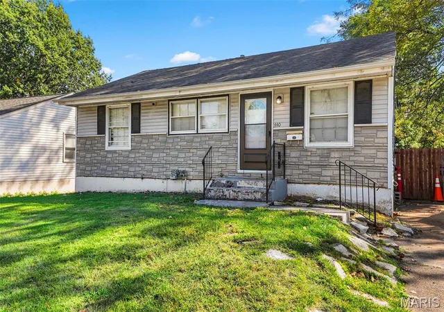 Photo 3 of Single family home for sale at 440 Midlothian Rd, Saint Louis, MO 63137 | MLS# MIS26065680 | Listing updated on 2026-10-18
