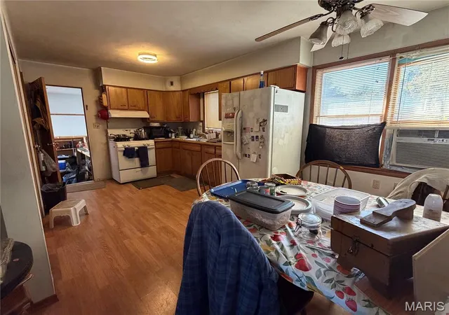 Photo 3 of Sale Pending at 714 W Henry St, Staunton, IL 62088 | MLS# MIS26065690 | Listing updated on 2026-10-16