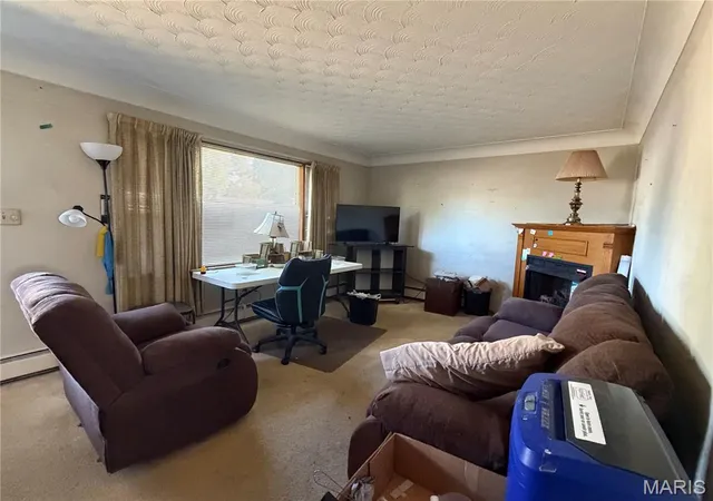 Photo 3 of Sale Pending at 714 W Henry St, Staunton, IL 62088 | MLS# MIS26065690 | Listing updated on 2026-10-16