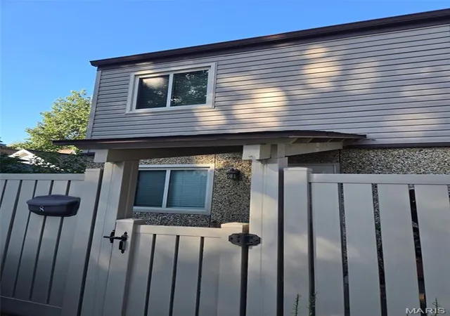 Photo 2 of Townhouse for sale at 1503 Poplar St #8, Highland, IL 62249 | MLS# MIS26065698 | Listing updated on 2026-10-13