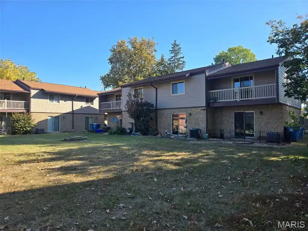 Listing Photo 4 - Condo for sale in 1503 Poplar St located at 1503 Poplar St, Highland, IL 62249 - Unit 1503 Poplar St