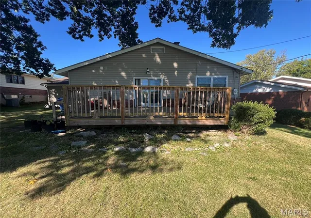 Photo 3 of Single family home for sale at 6 Fairway Ct, Florissant, MO 63033 | MLS# MIS26065703 | Listing updated on 2026-10-13
