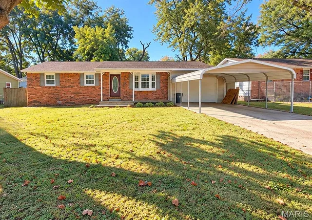 Photo 1 of Single family home for sale at 807 Dexter Crk Dr, Dexter, MO 63841 | MLS# MIS26065705 | Listing updated on 2026-10-13