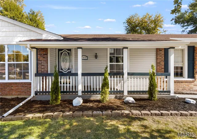Photo 2 of Single family home for sale at 2878 Castleford Dr, Florissant, MO 63033 | MLS# MIS26065706 | Listing updated on 2026-10-20