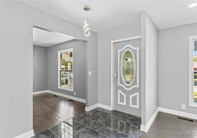 Photo 3 of Single family home for sale at 2878 Castleford Dr, Florissant, MO 63033 | MLS# MIS26065706 | Listing updated on 2026-10-20