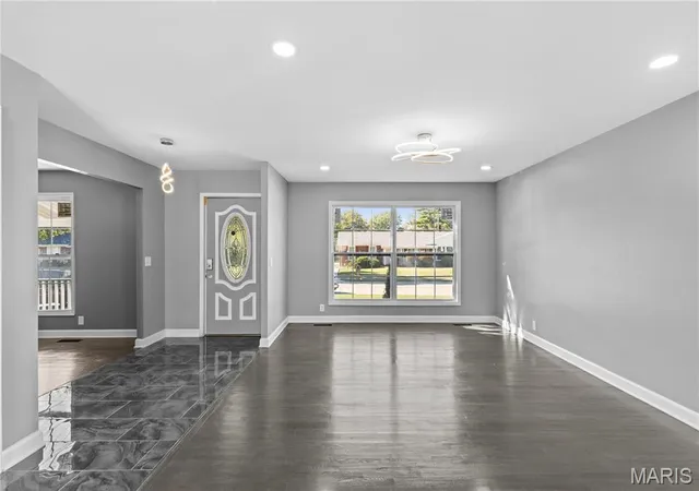 Photo 4 of Single family home for sale at 2878 Castleford Dr, Florissant, MO 63033 | MLS# MIS26065706 | Listing updated on 2026-10-20
