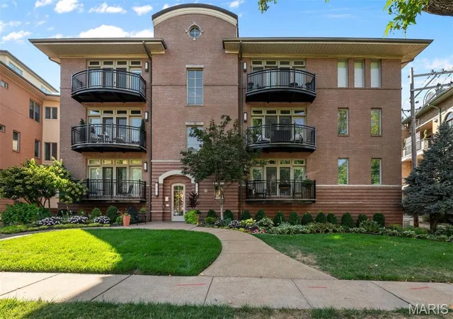 Condo for sale at 40 Brighton Way #2S, Saint Louis, MO 63105 | MLS# MIS26065708