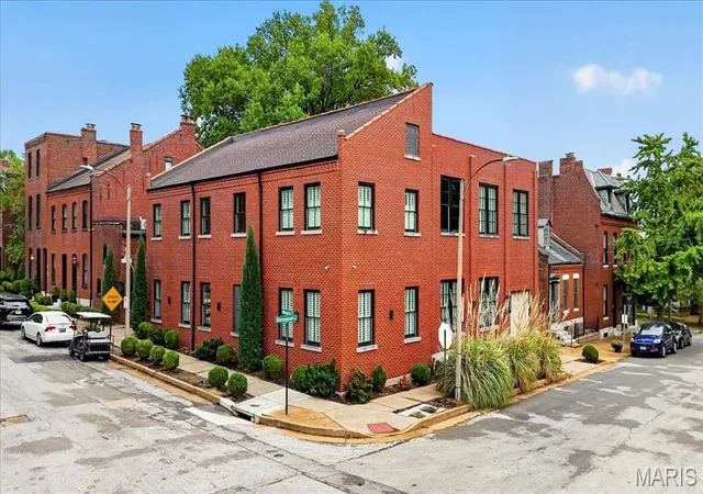 Photo 3 of Single family home for sale at 2220 Menard St, Saint Louis, MO 63104 | MLS# MIS26065712 | Listing updated on 2026-10-27