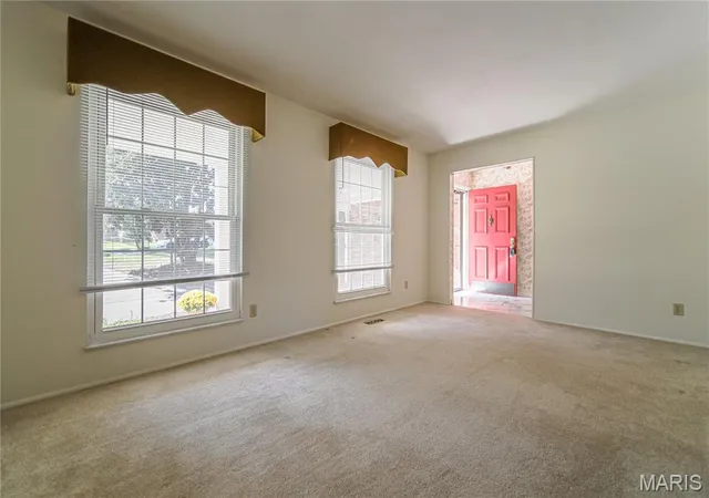 Photo 3 of Sale Pending at 1333 Sherbrooke Rd, Saint Charles, MO 63303 | MLS# MIS26065713 | Listing updated on 2026-10-18