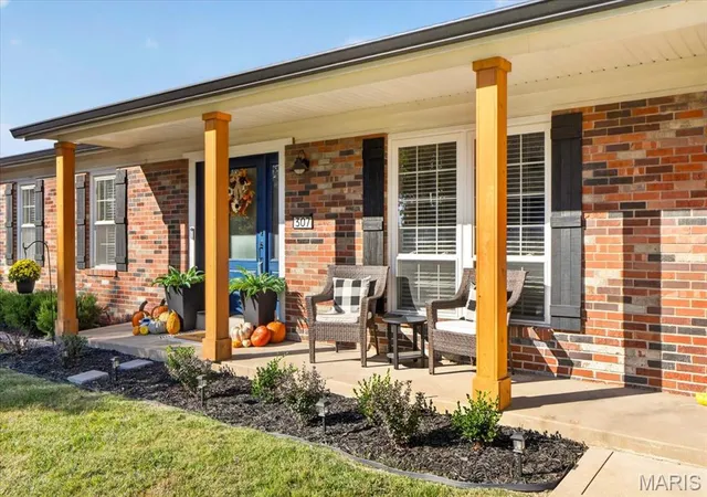 Photo 2 of Sale Pending at 307 Surf Ct, Ballwin, MO 63021 | MLS# MIS26065715 | Listing updated on 2026-10-17