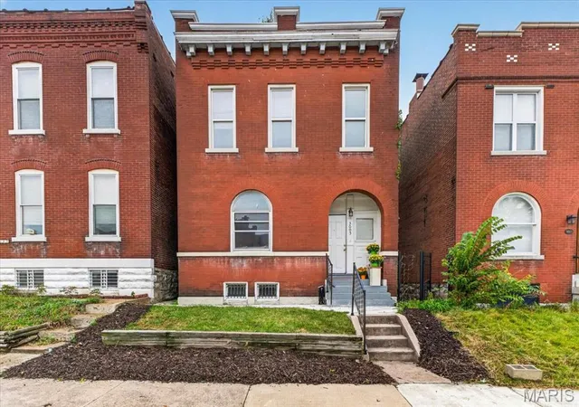 Photo 1 of Sale Pending at 3005 Minnesota Ave, Saint Louis, MO 63118 | MLS# MIS26065717 | Listing updated on 2026-10-19