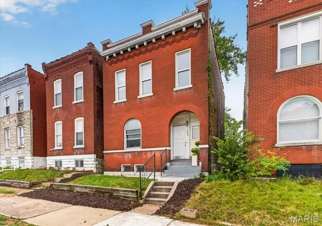 Photo 2 of Sale Pending at 3005 Minnesota Ave, Saint Louis, MO 63118 | MLS# MIS26065717 | Listing updated on 2026-10-19