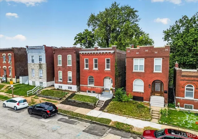 Photo 3 of Sale Pending at 3005 Minnesota Ave, Saint Louis, MO 63118 | MLS# MIS26065717 | Listing updated on 2026-10-19