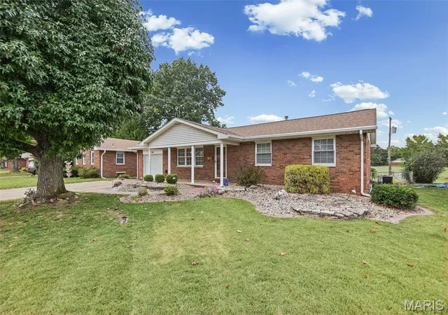 Single family home for sale at 179 Red Bud Dr, Wood River, IL 62095 | MLS# MIS26065720