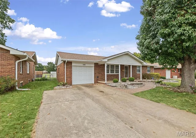 Photo 2 of Single family home for sale at 179 Red Bud Dr, Wood River, IL 62095 | MLS# MIS26065720 | Listing updated on 2026-10-16