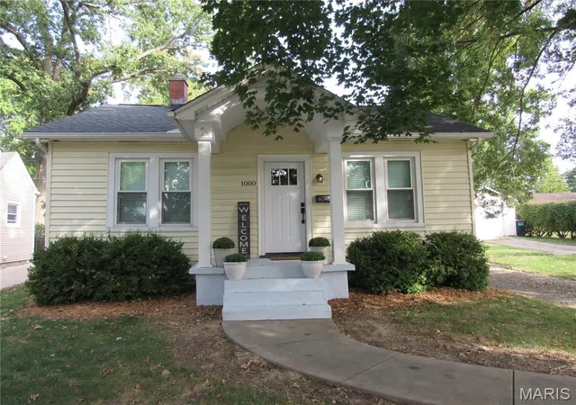 Photo 1 of Single family home for sale at 1000 Mcpherson Ave, Alton, IL 62002 | MLS# MIS26065722 | Listing updated on 2026-10-19