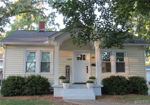 Photo 3 of Single family home for sale at 1000 Mcpherson Ave, Alton, IL 62002 | MLS# MIS26065722 | Listing updated on 2026-10-19