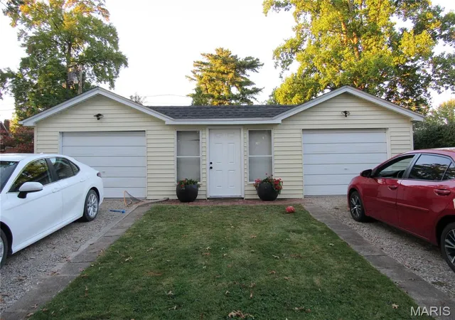 Photo 4 of Single family home for sale at 1000 Mcpherson Ave, Alton, IL 62002 | MLS# MIS26065722 | Listing updated on 2026-10-19