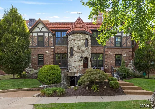 Photo 1 of Condo for sale at 731 Westwood #1N, Saint Louis, MO 63105 | MLS# MIS26065724 | Listing updated on 2026-10-18