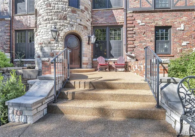 Photo 2 of Condo for sale at 731 Westwood #1N, Saint Louis, MO 63105 | MLS# MIS26065724 | Listing updated on 2026-10-18