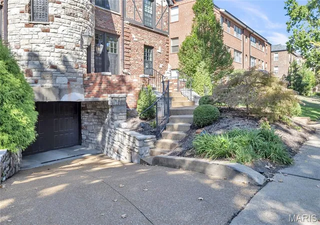 Photo 3 of Condo for sale at 731 Westwood #1N, Saint Louis, MO 63105 | MLS# MIS26065724 | Listing updated on 2026-10-18